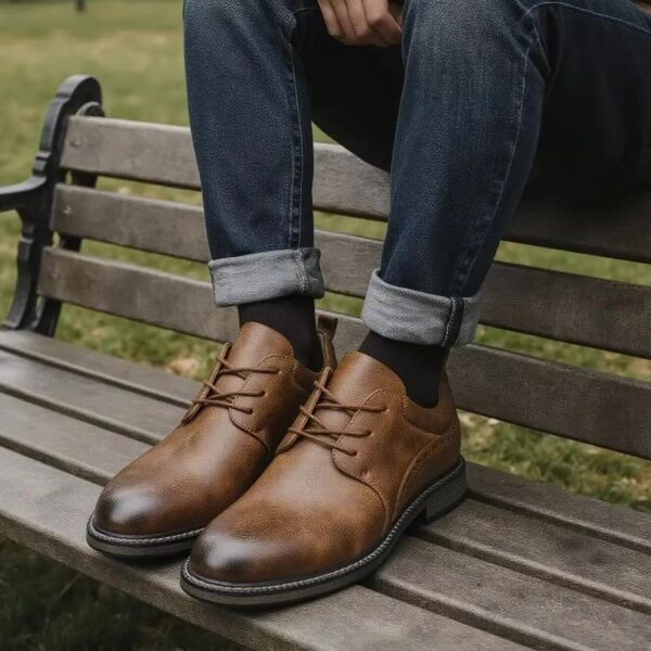 Les Derbies — en cuir, cognac