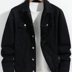 La Veste en jean — noir, coupe minimaliste