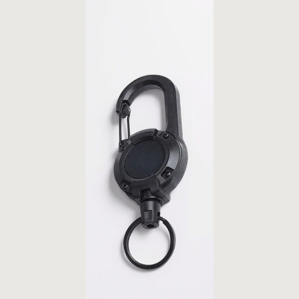 Le Porte-clés Enrouleur — câble rétractable, clés toujours attachées